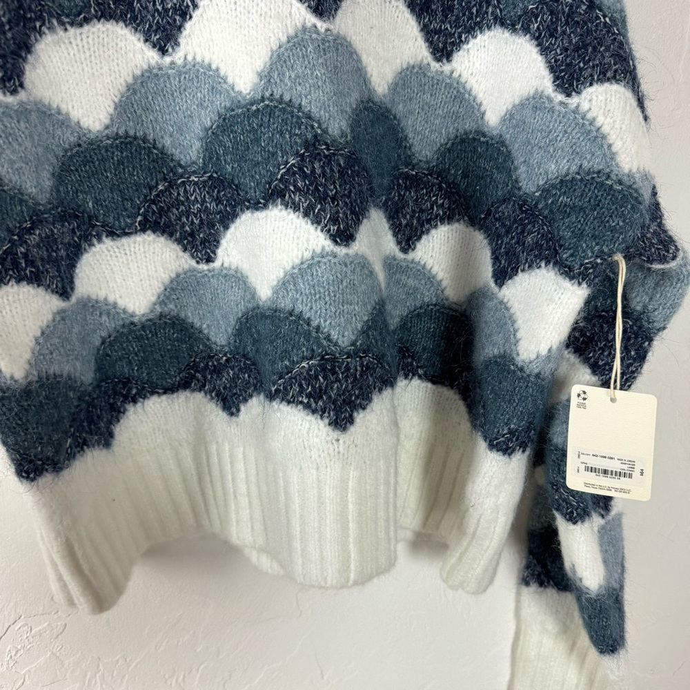 A.N.A A New Approach Sweater Crew Neck Pullover Printed Scalloped Blue White Top - Picture 7 of 8